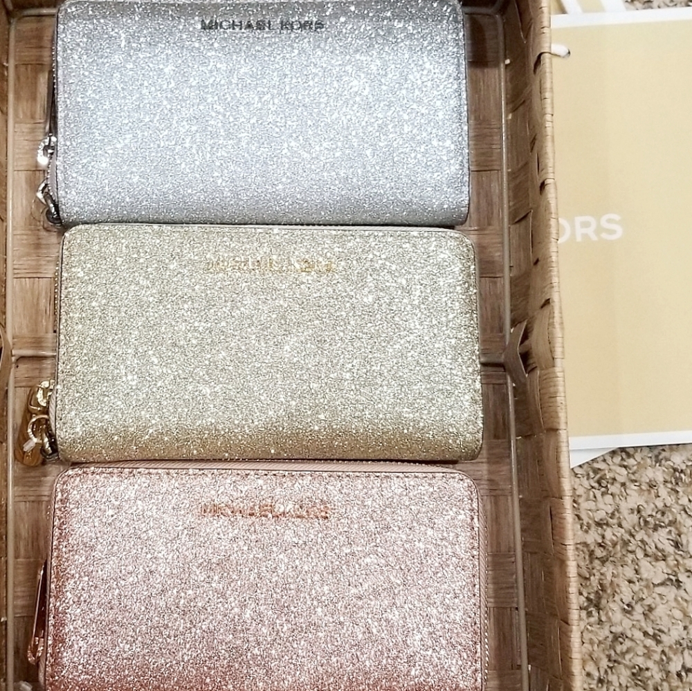 🔥LAST 1🔥NWT MK GLITTER LEATHER WRISLET WALLET - Picture 8 of 8
